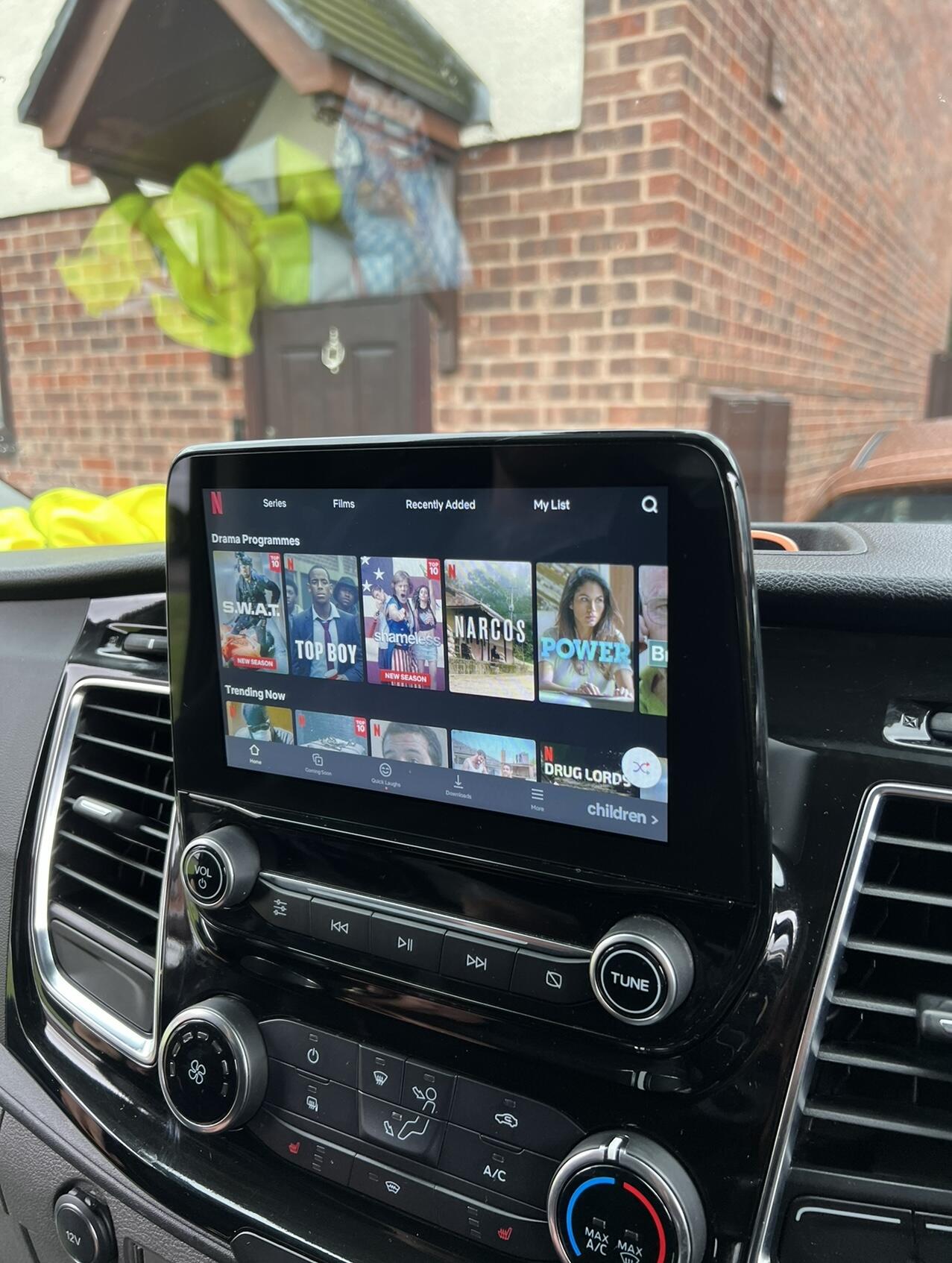 Boîte AI YouTube et Netflix pour Ford