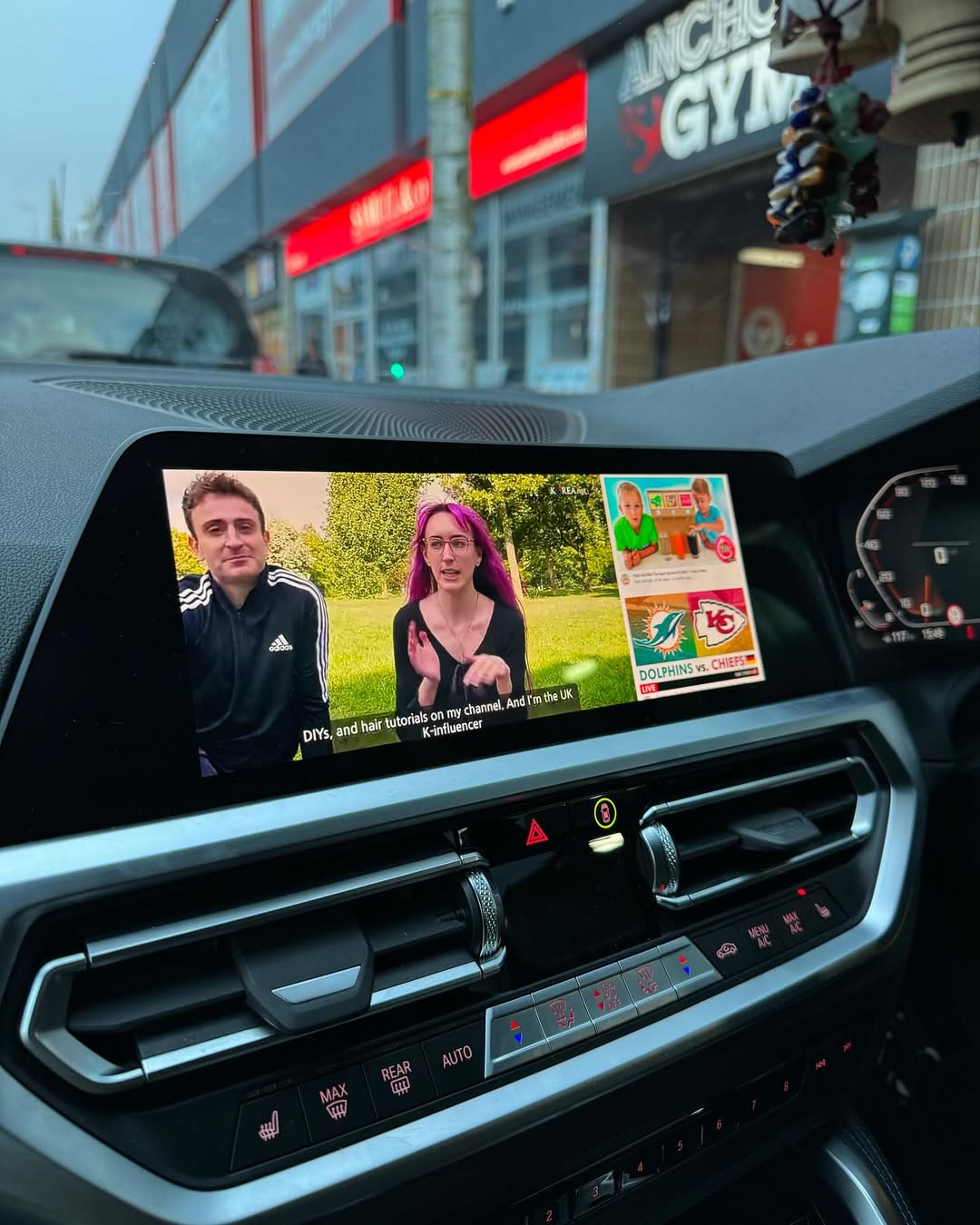 Boîte AI YouTube et Netflix pour BMW